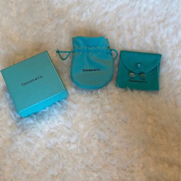 Tiffany & Co. Jewelry - Tiffany & Co. Return to Tiffany ❤️ earrings